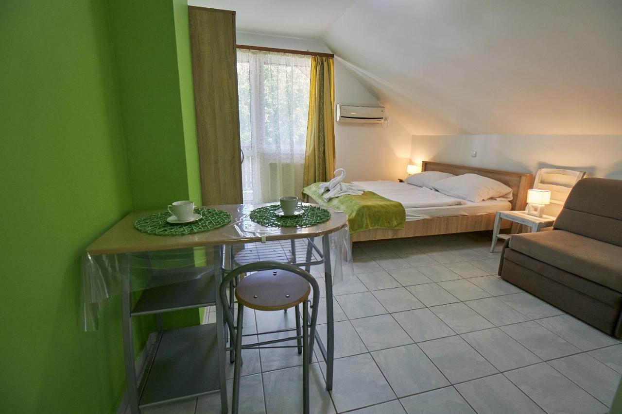 Amulett Studios Apartment Hajduszoboszlo Bagian luar foto