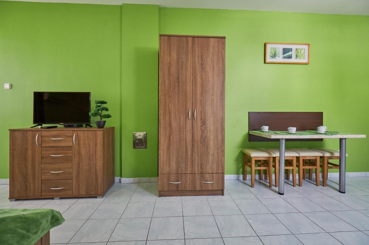 Amulett Studios Apartment Hajduszoboszlo Bagian luar foto