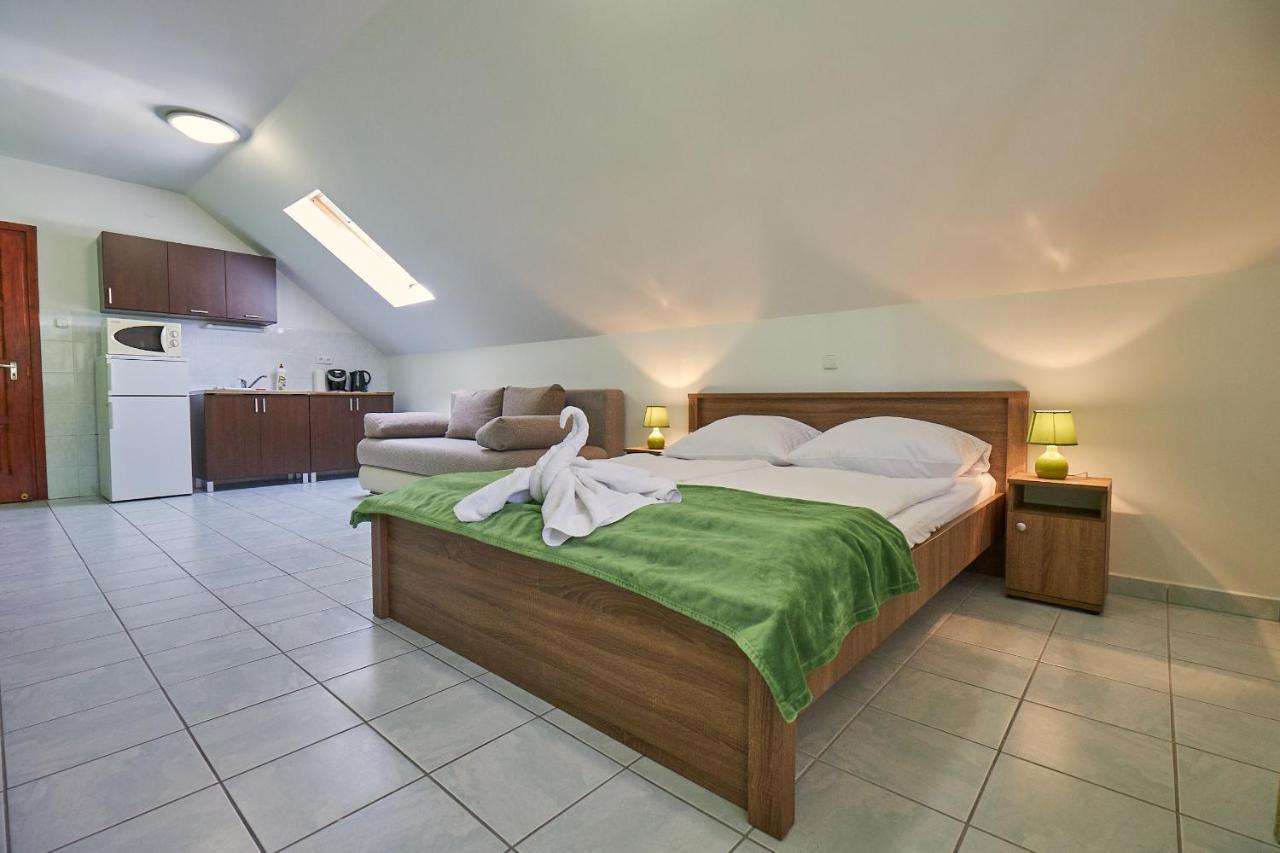 Amulett Studios Apartment Hajduszoboszlo Bagian luar foto