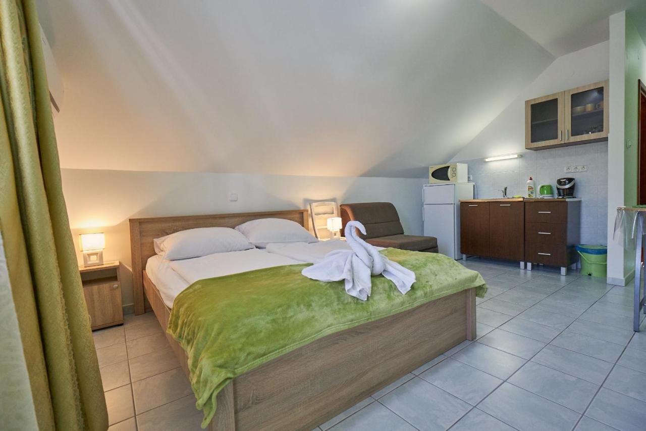 Amulett Studios Apartment Hajduszoboszlo Bagian luar foto