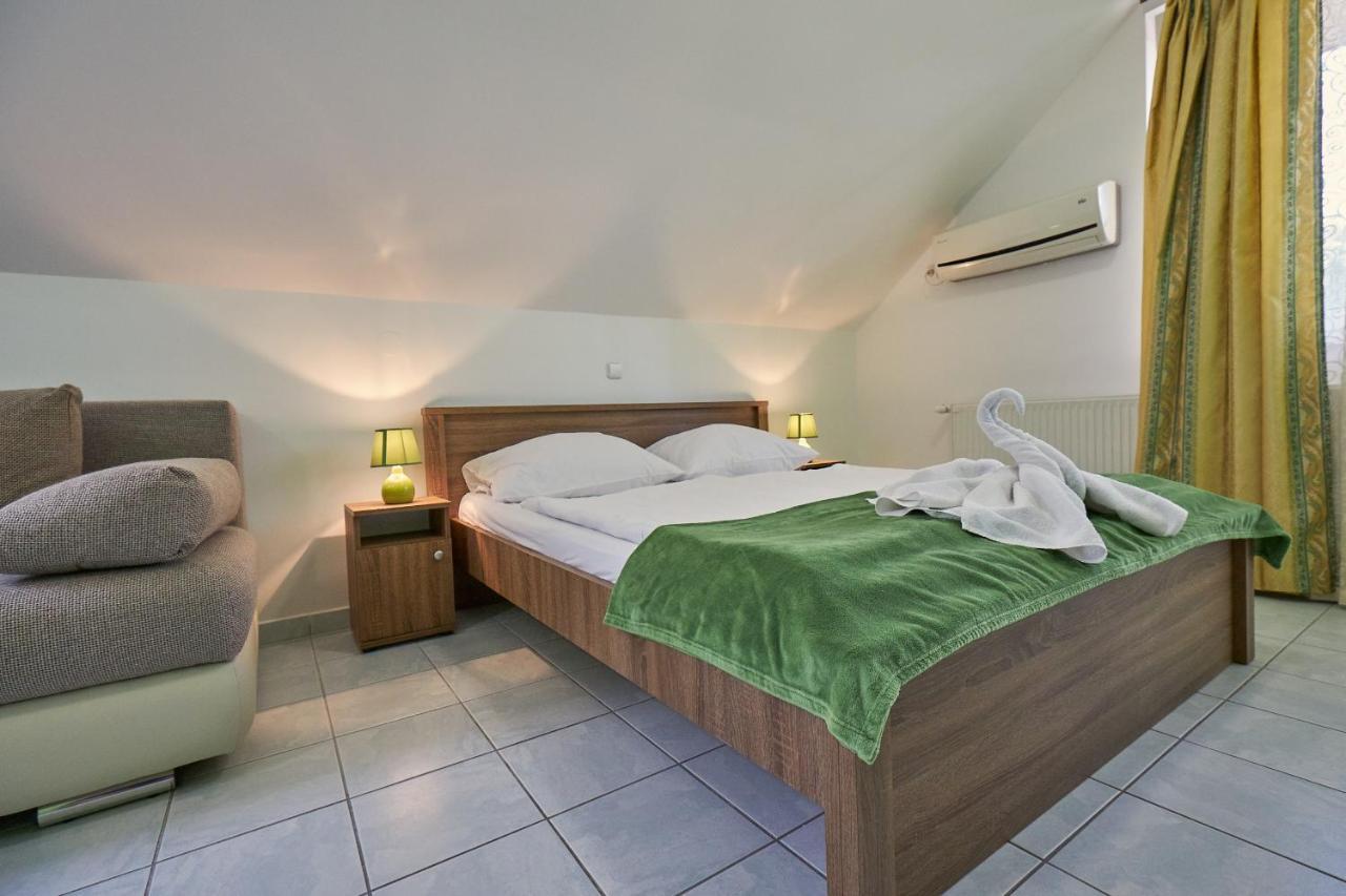 Amulett Studios Apartment Hajduszoboszlo Bagian luar foto
