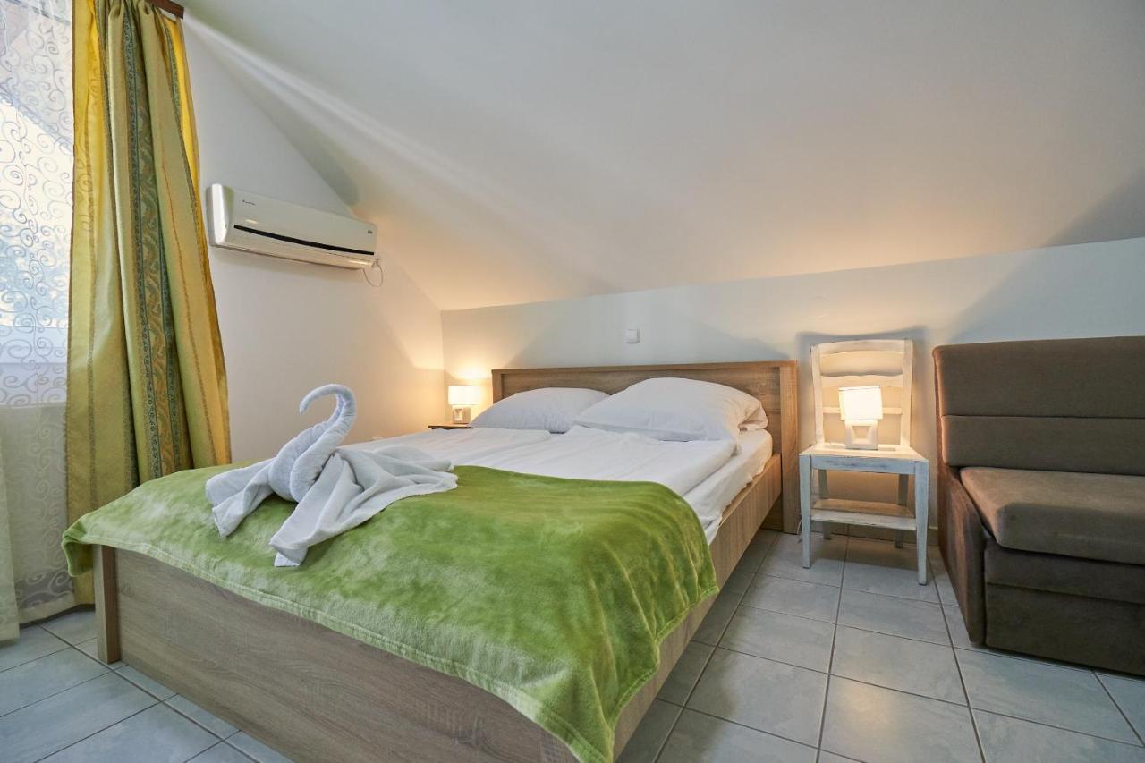 Amulett Studios Apartment Hajduszoboszlo Bagian luar foto
