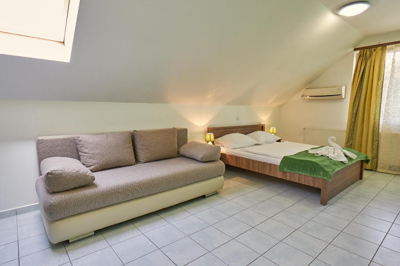 Amulett Studios Apartment Hajduszoboszlo Bagian luar foto