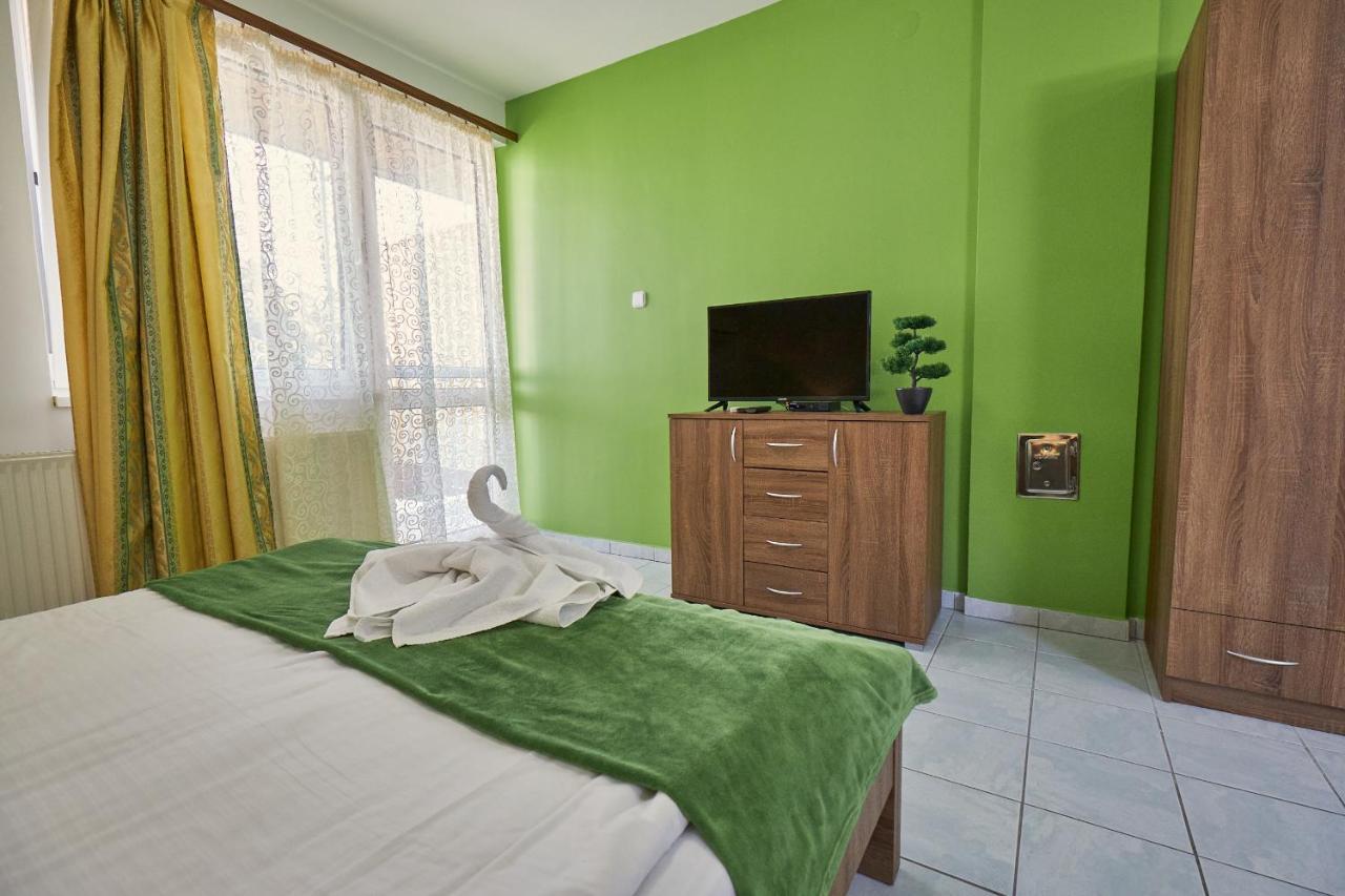Amulett Studios Apartment Hajduszoboszlo Bagian luar foto
