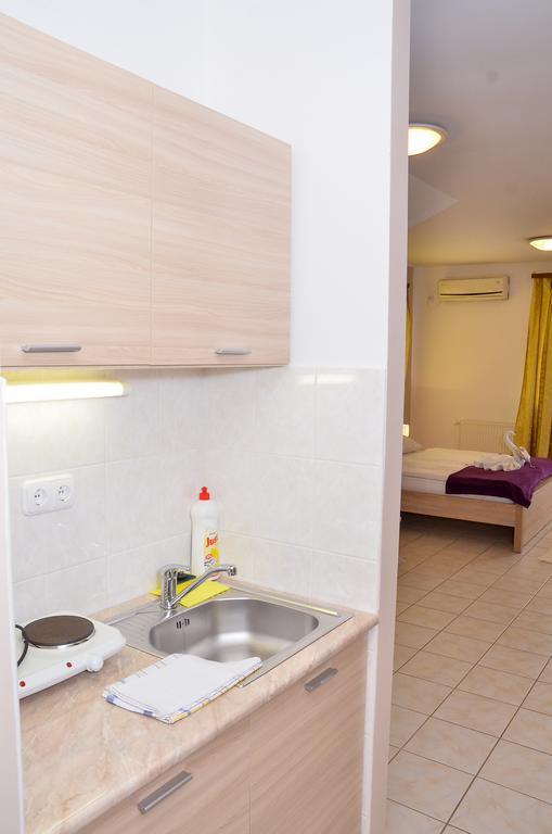 Amulett Studios Apartment Hajduszoboszlo Bagian luar foto