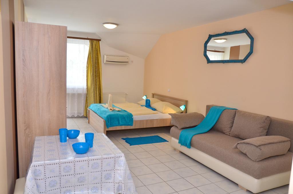Amulett Studios Apartment Hajduszoboszlo Bagian luar foto
