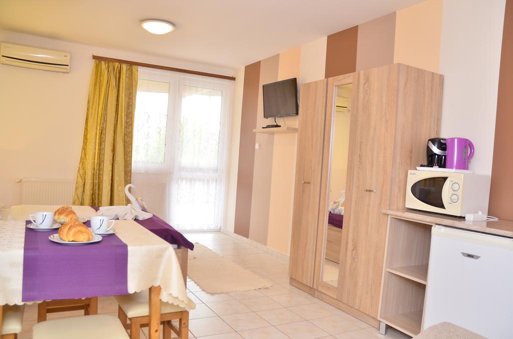 Amulett Studios Apartment Hajduszoboszlo Bagian luar foto