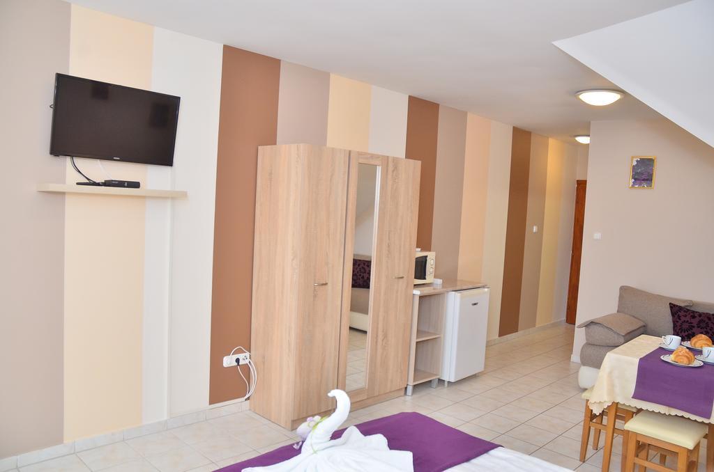 Amulett Studios Apartment Hajduszoboszlo Bagian luar foto
